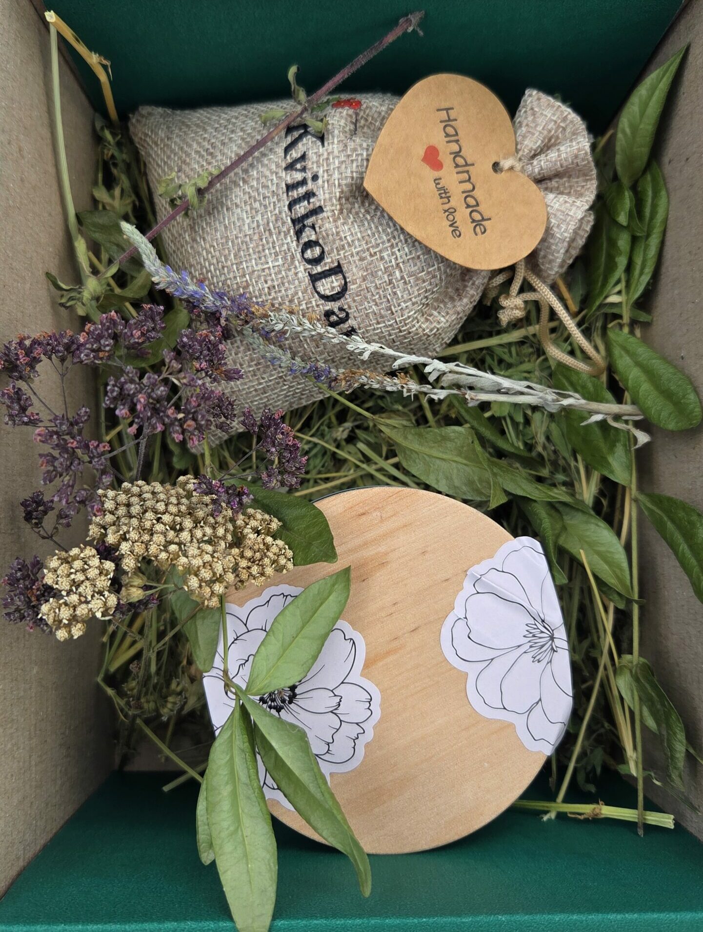 Набір Теплі обійми подарунковий KvitkoDar з мішечком і свічкою